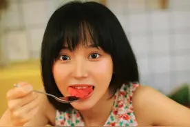 她是热播剧《二十不惑》里的人气主演，但小小年纪却已吃素12年图片