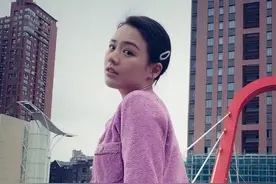 马思纯笑得尴尬癌都犯了，紫色夹克撞衫Jennie，可爱最终输给性感图片