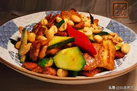五花肉太油腻，加上黄瓜与它，好吃到停不下来的下酒菜图片