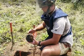 人物专访：我在柬埔寨排地雷图片