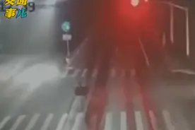 一组动图警示你：别为了多拉快跑把安全抛在脑后，大车上路更要心存敬畏！图片