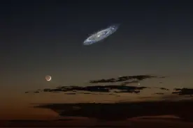 两大星系的邂逅！我们所在的银河系，已开始与仙女座星系融合图片