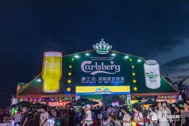 一年只产2000桶！来嘉士伯啤酒大篷品尝特供扎啤图片