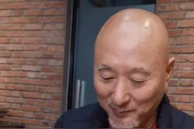 67岁陈佩斯晒近况，仅吃几根青菜太节俭，和妻子靠种石榴翻身图片
