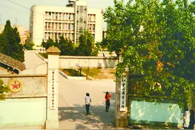 90年代末期的中专生，地位一落千丈，一步选错终身错误图片