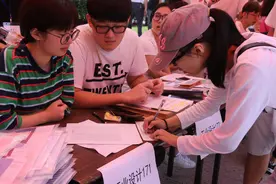 大学宿舍的床上用品，是自备还是购买学校的？听听学姐的经验图片