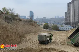 米东区水龙湾两岸片区13条道路加快建设图片