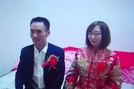河南一新娘没入洞房，收完12万彩礼就玩消失，新娘开新车：他家睡觉的地方都没有图片