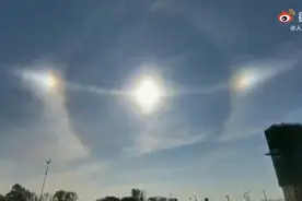 看！天空同时出现三个“太阳”图片