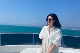 汪峰大女儿豪华游艇度假，与李嫣组名媛团，网友：其他女儿还好吗图片
