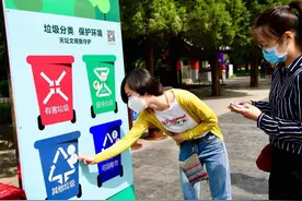 2变4！天坛公园垃圾桶“升级”了图片