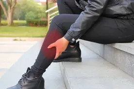 腿部水肿，一按一个坑，说明了什么问题？图片
