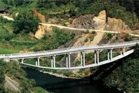 中国最怪的桥：刚建成以为设计师是庸才，30年后才懂他的良苦用心图片