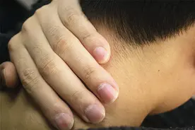 脖子后面的包，究竟是富贵包，还是夺命包？图片