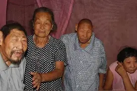 湖北母亲近亲结婚生下3个猴娃，精心照料50年，97岁仍在苦苦支撑图片