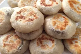 分享家常红糖饼做法，不用发面，咬一口满嘴香，柔韧又香甜，解馋图片