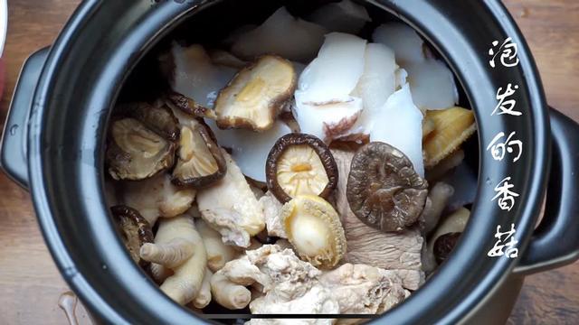 海底椰花胶响螺鸡脚汤 2026年花胶响螺片海底椰煲鸡汤的做法