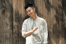 朱亚文抛弃相恋九年的富家女 如今娶她却变宠妻狂魔图片