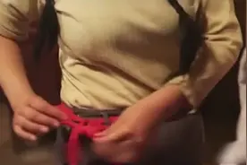 丈夫为了还债外出打工，委托邻居照顾妻子，八年后才回家图片