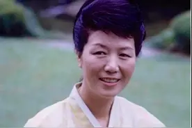 朴槿惠母亲：出身富贵嫁总统，养出总统女儿，却被一枪爆头图片