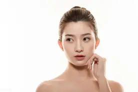 故事：我28岁，进入女友妈妈的公司，一年后，我成了她的“后爸”图片