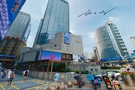 重庆观音桥最高档的商场，有唯一的LV专卖店，很多游客却没注意到图片