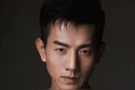 《觉醒年代》主演带伤奔赴河南救灾！不顾伤势，自曝曾为退役军人图片