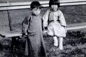 张爱玲弟弟无妻无儿晚年穷苦，为何她将32万美金送人都不帮他？图片