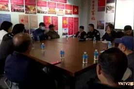 省下口罩留给他用，摘了新鲜水果也要送几个给他尝，这位“大管家”备受居民们的信任图片