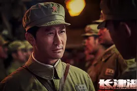 《长津湖》总监制黄建新：“第七穿插连”是虚构的，一辆坦克道具造价一百多万图片