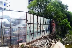 南昌中骏世界城擅自推倒学校围墙 南昌十五中称开发商太无理图片