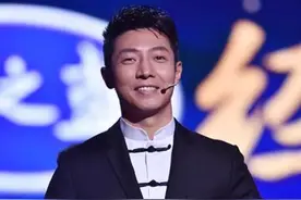 董卿被称为一姐，为啥你是小撒？面对何炅的调侃，撒贝宁一言服众图片