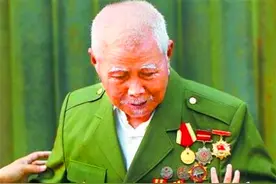 87岁老兵隐居农村，领导下乡慰问时身份暴露，原来他是特等功臣图片