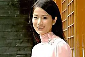 不带眼镜的白岩松：资深吃货、音乐发烧友、酷爱逛街、相信星座图片