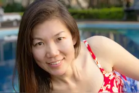 45岁女人倾诉：和健身教练学游泳，本意是减肥，却毁了我的后半生图片