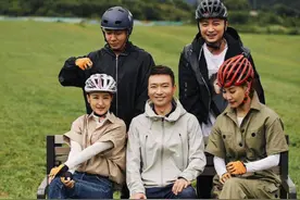 央视主持天团骑行大片曝光，撒贝宁遭"排挤"？康辉罕见笑到失态图片
