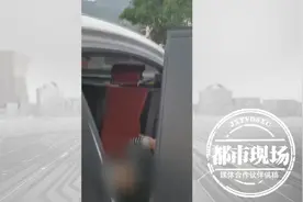 紧急！二胎妈妈半路上生产，婴儿脐带绕颈、面色青紫图片