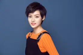 前妻自杀未遂21天后,黄景瑜和迪丽热巴戴情侣项链亮相,疑因戏生情图片