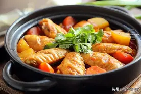 不用炒，倒上碗汁直接炖，这菜太简单了，好吃的关键就是那碗料汁图片