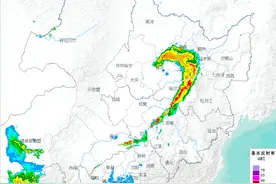 东北出现镰刀雨云，是龙卷风要来了？分析：即将进入深秋的前兆图片