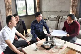 黄佐清：立足岗位职责，帮每一个脱贫户都算了“明白账”图片