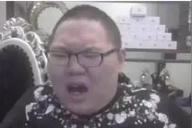 PDD当年噩梦再现？充值千万的角色被一拳秒了，土豪直接两秒蒸发图片