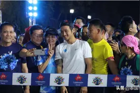 Toon“一人一步”泰北义跑开跑图片