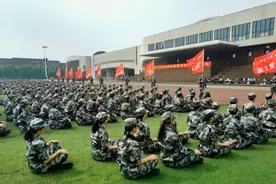 天津这所高校"画风突变"！组团军训、自习室爆满，还鼓励不在食堂用餐！图片