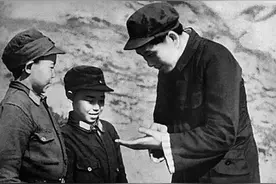 1939年，毛泽东对两名小八路说了什么？46年后谜底揭晓图片