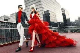 闺蜜“大秀”婚纱照，小编自愧不如！哎图片