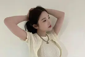 大嫂徐冬冬晒减肥照，体重97斤瘦了好多，身材丰盈真叫人嫉妒图片