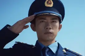 千玺空军招飞宣传片曝光，携手吴京尽显军人风采，正义感爆棚超燃图片
