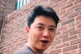 山东当家主持李鑫辞职，大衣哥从他节目走红，每月工资仅5500图片