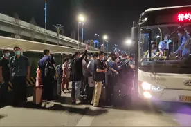 高铁晚点不担心！西安公交连续16日备勤接驳图片